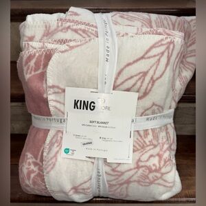 Super Cute 🥰 King comfy soft blanket, made in Portugal 🇵🇹 - New